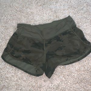 Camouflage Lululemon Speed Ups 2.5”
